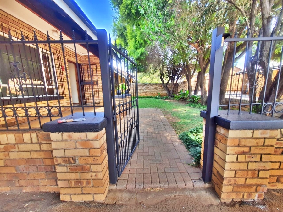 28 Bedroom Property for Sale in Kannoniers Park North West